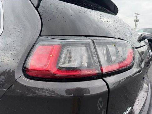 Used 2019 Jeep Cherokee Limited image 4