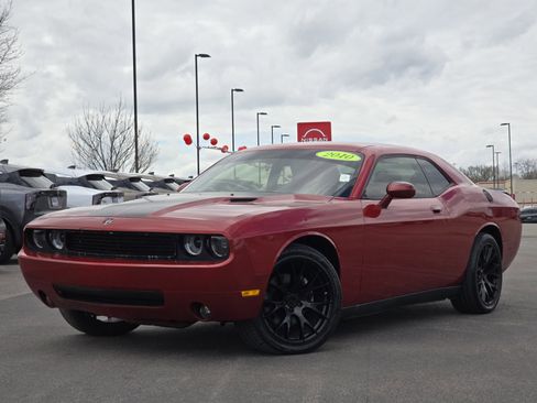 Used 2010 Dodge Challenger R/T image 2