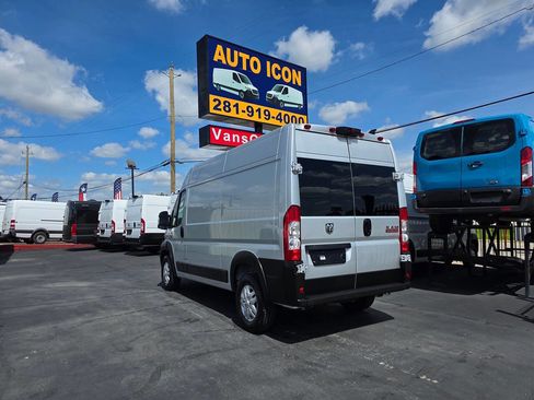 Used 2022 RAM ProMaster 3500 w/ Driver Convenience Group FWD image 2