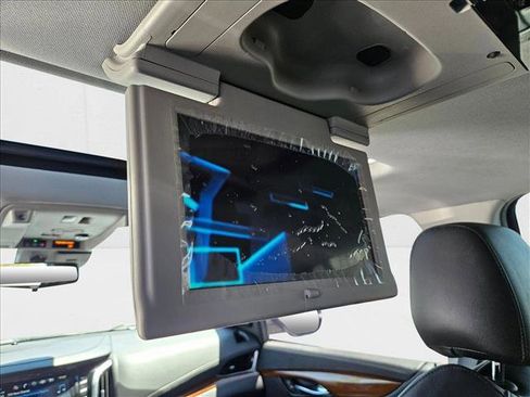 Used 2020 Cadillac Escalade Premium Luxury w/ LPO, Radiant Package image 18