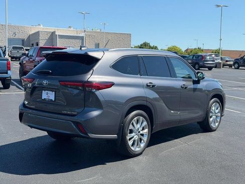 Used 2021 Toyota Highlander Limited AWD/4WD image 3