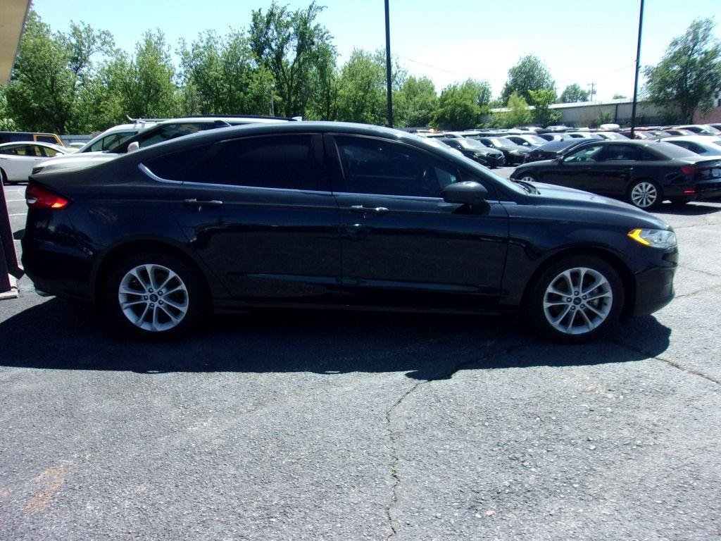Used 2020 Ford Fusion SE FWD image 4