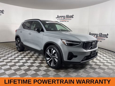 Used 2024 Volvo XC40 B5 Ultimate w/ Protection Package Premier image 4