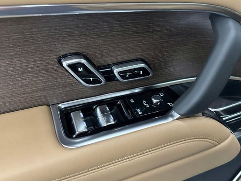 New 2026 Land Rover Range Rover SE image 13