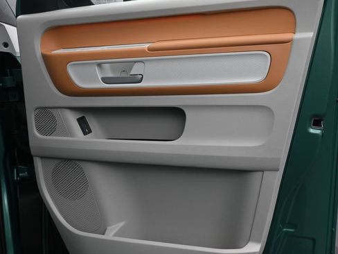 Used 2025 Volkswagen ID. Buzz 1st Edition image 23