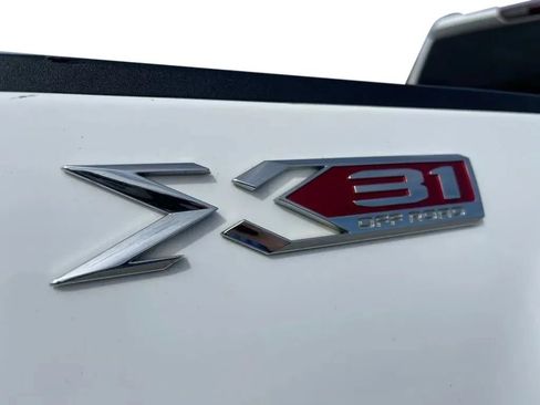 Used 2022 GMC Sierra 2500 SLE w/ SLE Convenience Package AWD/4WD image 11