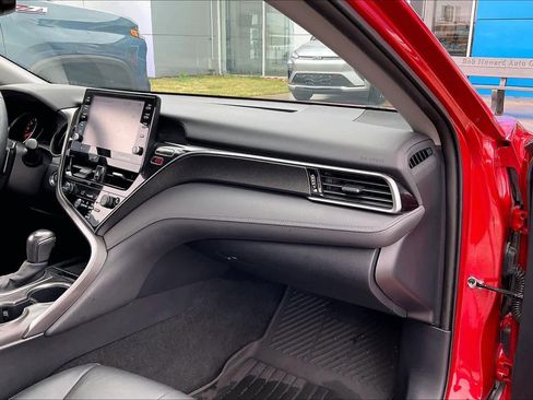 Used 2021 Toyota Camry XSE image 19