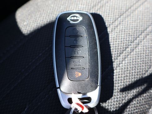 Used 2025 Nissan Rogue SV image 29