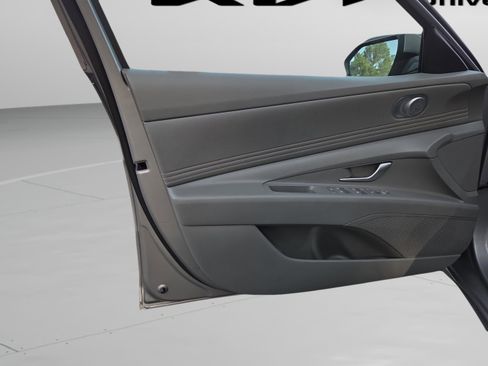 Used 2025 Hyundai Elantra SEL FWD image 29
