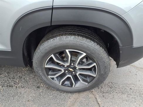 Used 2023 Chevrolet TrailBlazer ACTIV w/ Sun and Liftgate Package image 8