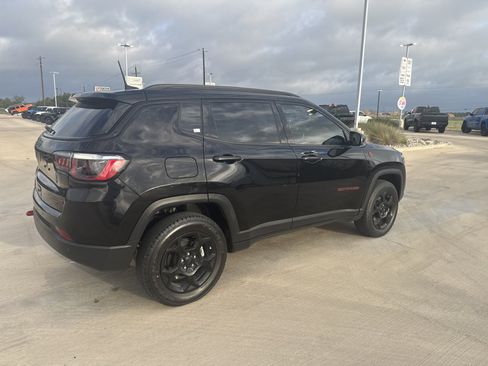 Used 2023 Jeep Compass Trailhawk AWD/4WD image 3