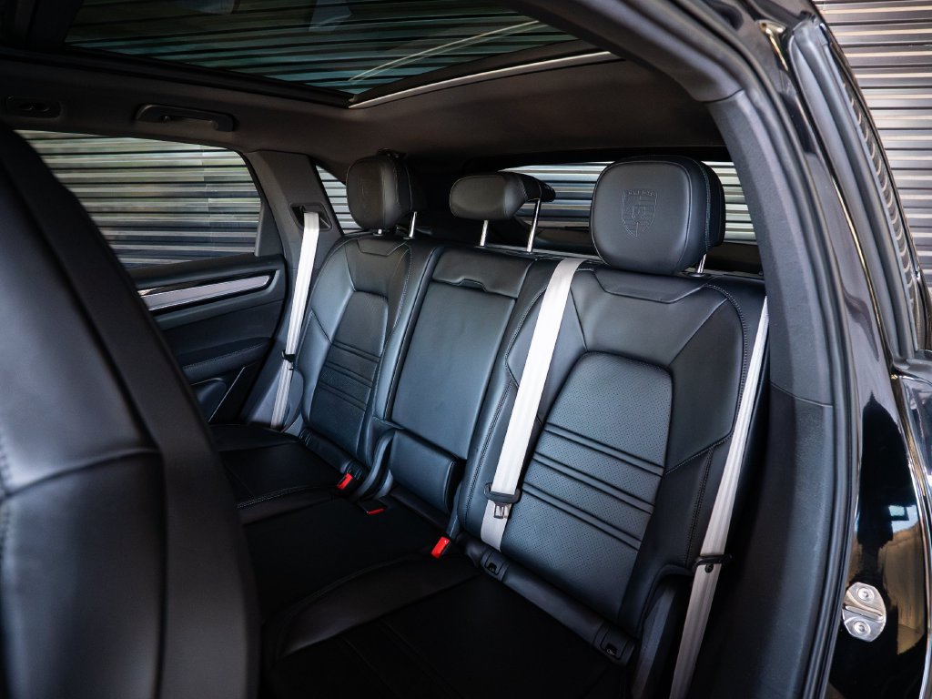 Certified 2023 Porsche Cayenne Platinum Edition AWD/4WD image 26
