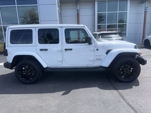 Used 2023 Jeep Wrangler Unlimited Sahara w/ Cold Weather Group AWD/4WD image 2