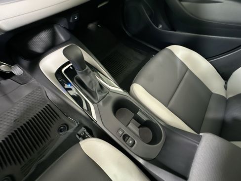 Used 2025 Toyota Corolla LE FWD image 21