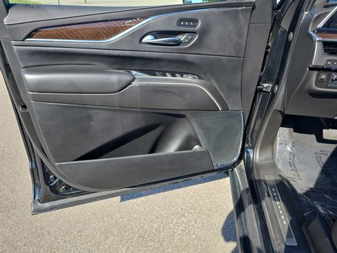 Used 2021 Cadillac Escalade ESV Sport Platinum w/ Heavy-Duty Trailer Package image 29