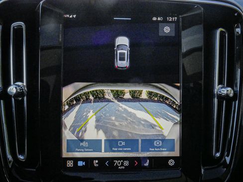 Used 2025 Volvo XC40 B5 Core image 25