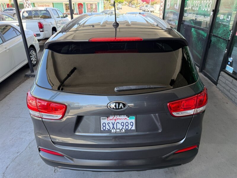 Used 2017 Kia Sorento FWD image 14