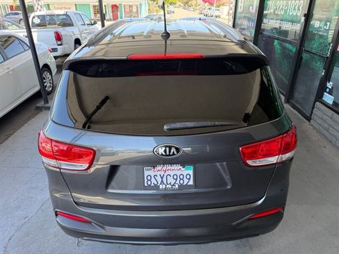 Used 2017 Kia Sorento FWD image 14
