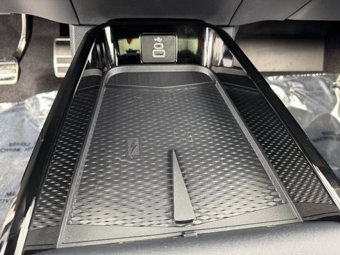 Used 2025 Ford Mustang Mach-E Premium w/ Sport Appearance Package image 28