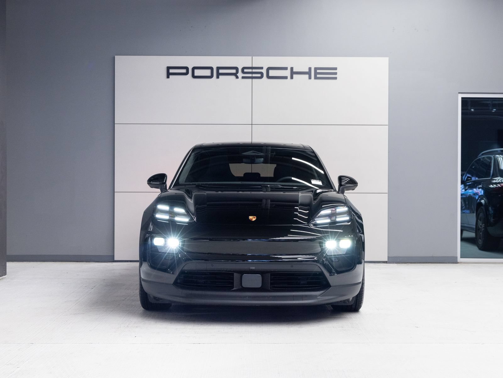 Certified 2026 Porsche Macan 4 Electric AWD/4WD image 10