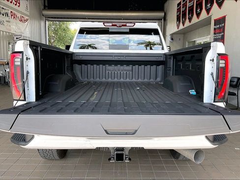 Used 2025 GMC Sierra 2500 AT4 w/ AT4 Premium Plus Package AWD/4WD image 18