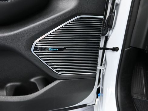 Used 2023 Jeep Grand Cherokee Overland w/ Luxury Tech Group IV image 12