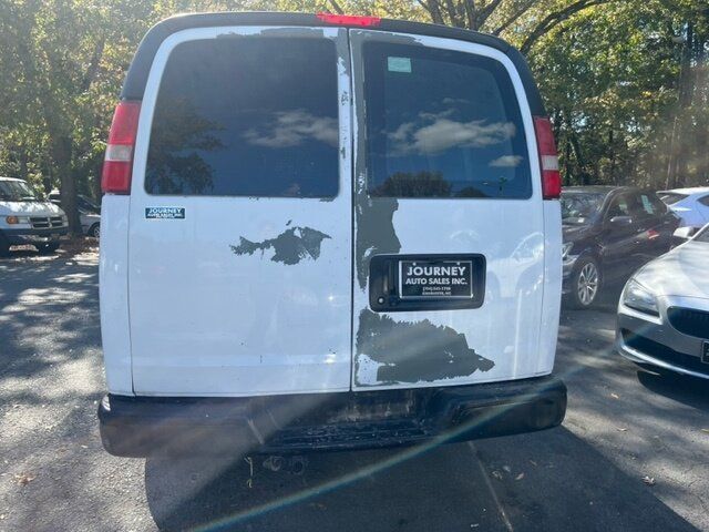Used 2017 Chevrolet Express 2500 RWD image 3