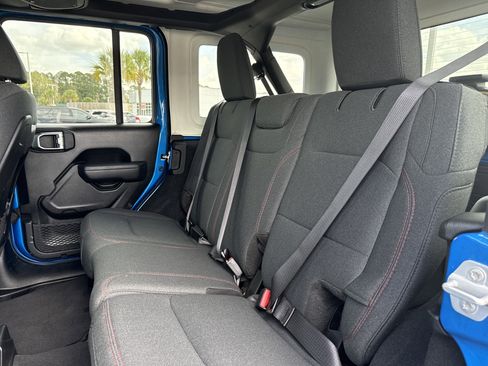 Used 2025 Jeep Wrangler Rubicon image 40