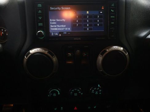 Used 2016 Jeep Wrangler Sahara image 19