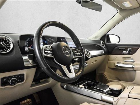 Used 2021 Mercedes-Benz GLB 250 4MATIC image 10