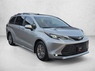 Used 2024 Toyota Sienna XLE video 3