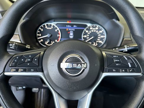 Used 2025 Nissan Altima 2.5 SV FWD image 22