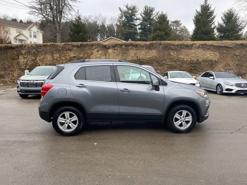 Certified 2020 Chevrolet Trax LT w/ LT Convenience Package image 2