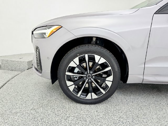 New 2026 Volvo XC60 B5 Plus w/ Protection Package Premier AWD/4WD image 25