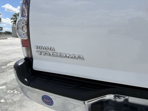 Used 2015 Toyota Tacoma PreRunner w/ SR5 Package image 19
