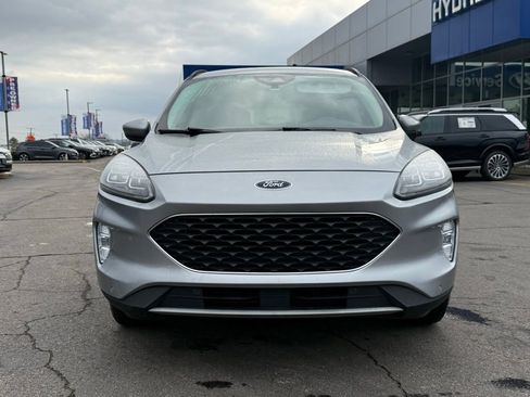 Used 2021 Ford Escape Titanium image 2