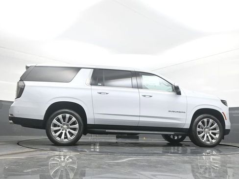 New 2026 Chevrolet Suburban Premier image 32