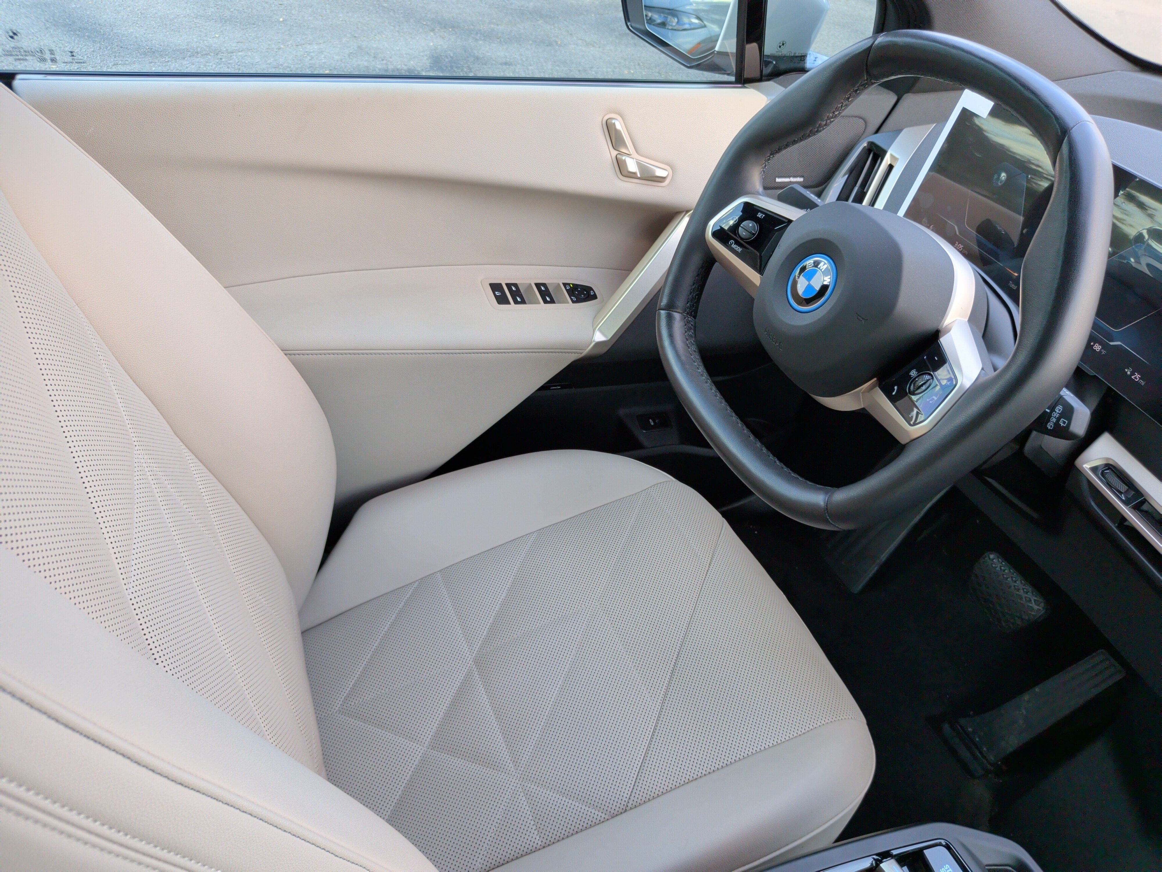 Certified 2024 BMW iX xDrive50 w/ Convenience Package AWD/4WD image 33