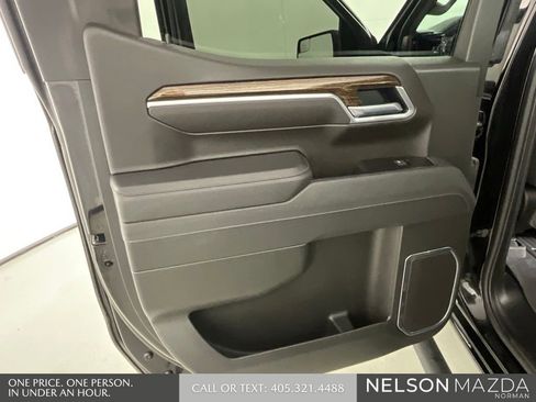 Used 2025 GMC Sierra 1500 Elevation image 17