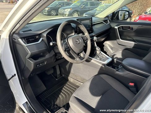 Used 2022 Toyota RAV4 LE image 16