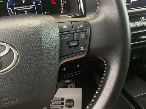 Used 2025 Toyota Camry SE FWD image 26