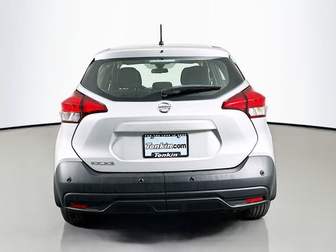 Used 2020 Nissan Kicks S image 7