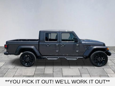 Used 2025 Jeep Gladiator Sport AWD/4WD image 8