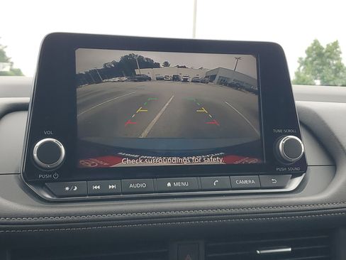 Used 2025 Nissan Rogue SV FWD image 23