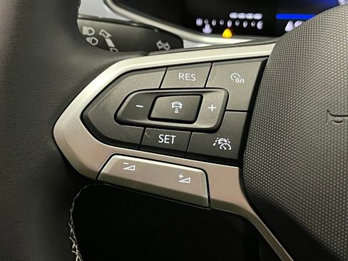 New 2025 Volkswagen Taos SE image 24