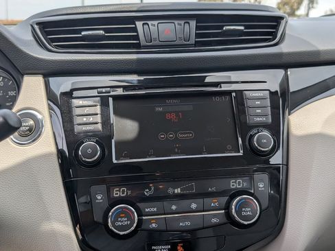 Used 2019 Nissan Rogue Sport SV FWD image 17