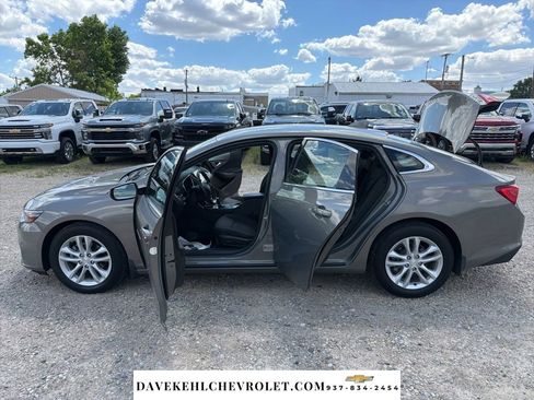 Used 2018 Chevrolet Malibu LT FWD image 26