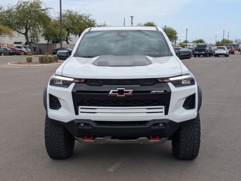 Used 2024 Chevrolet Colorado ZR2 w/ Technology Package AWD/4WD image 8