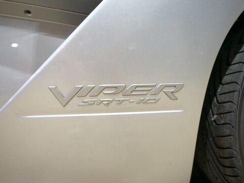 Used 2004 Dodge Viper SRT-10 image 37