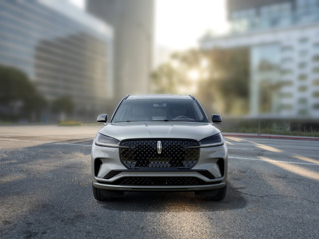 New 2027 Lincoln Aviator AWD image 3